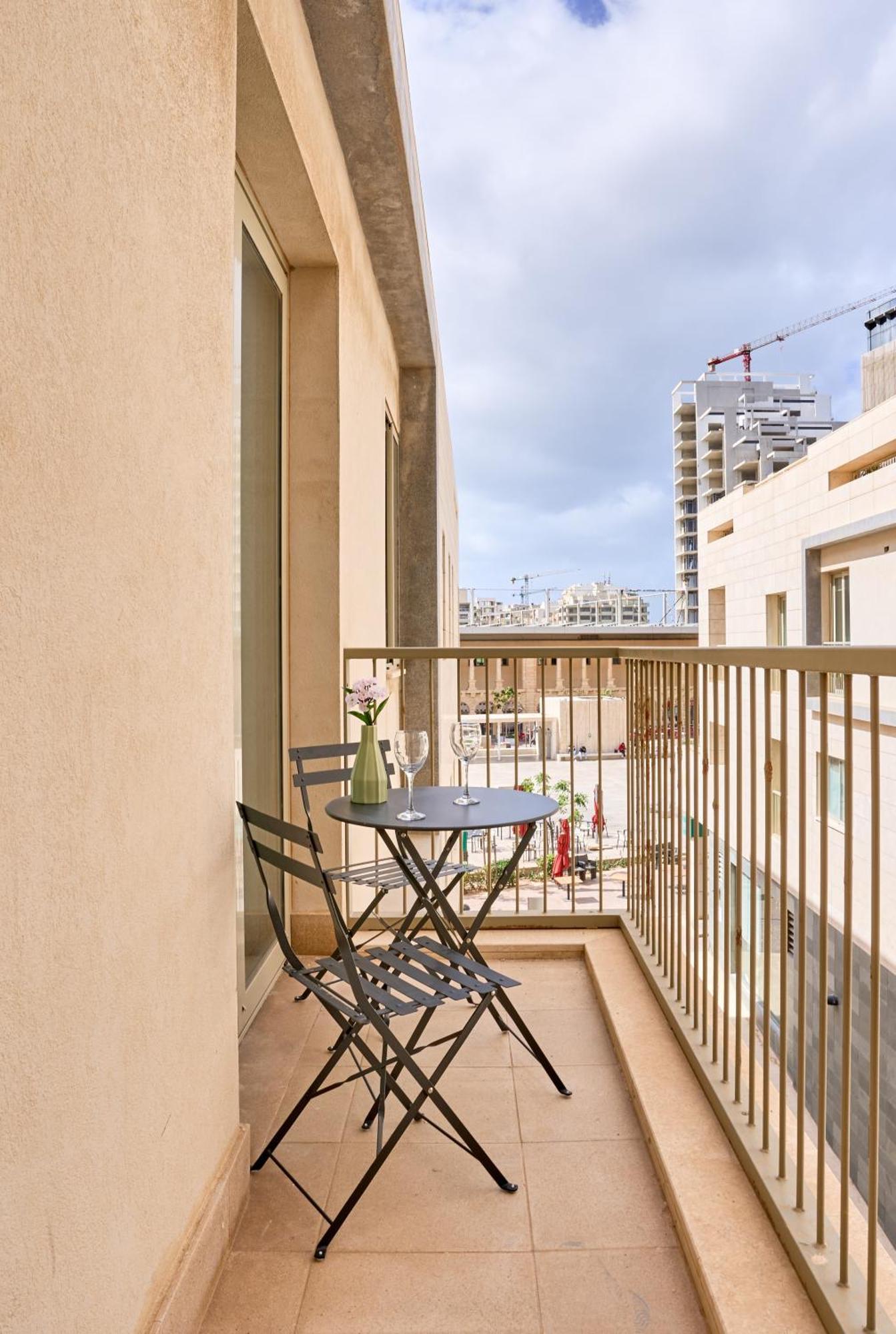 Stylish Apartment In Tigne Point Sliema Kültér fotó