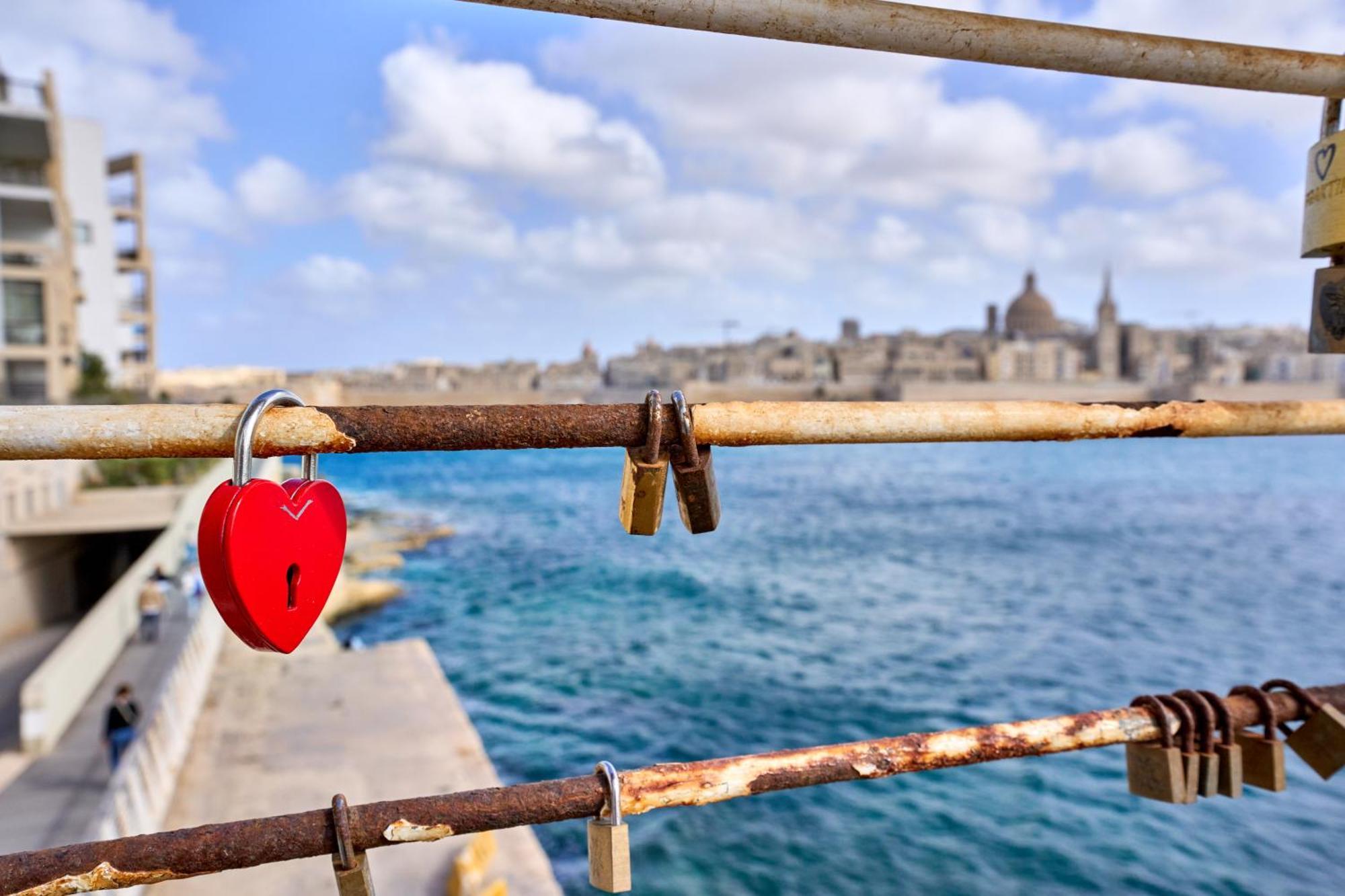 Stylish Apartment In Tigne Point Sliema Kültér fotó
