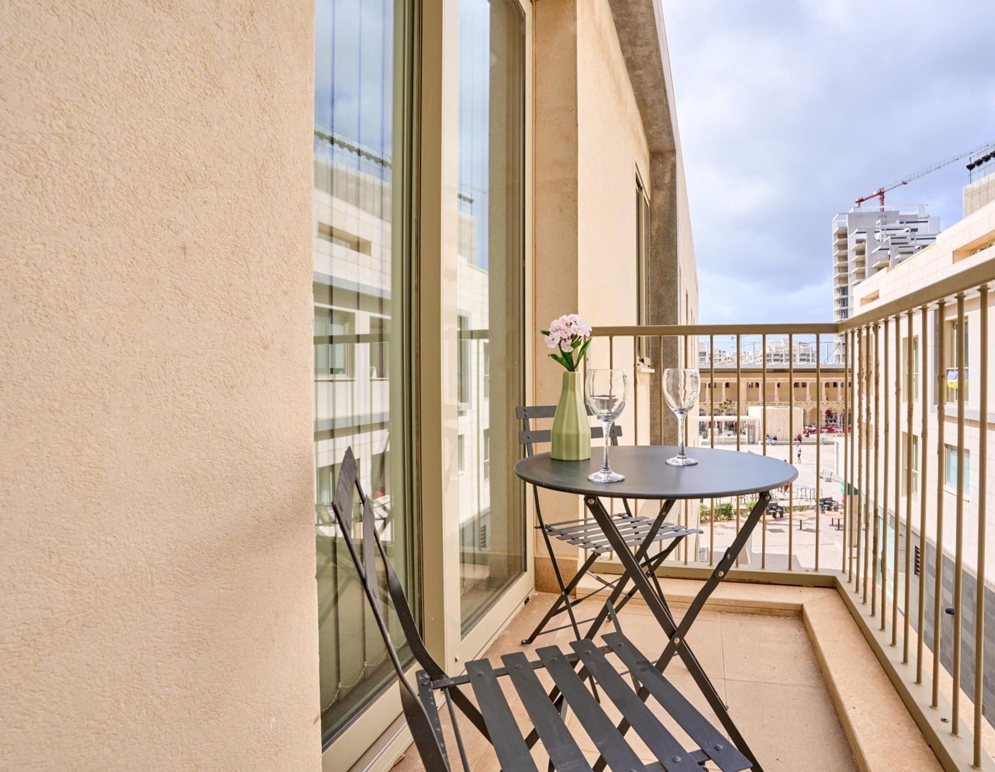 Stylish Apartment In Tigne Point Sliema Kültér fotó